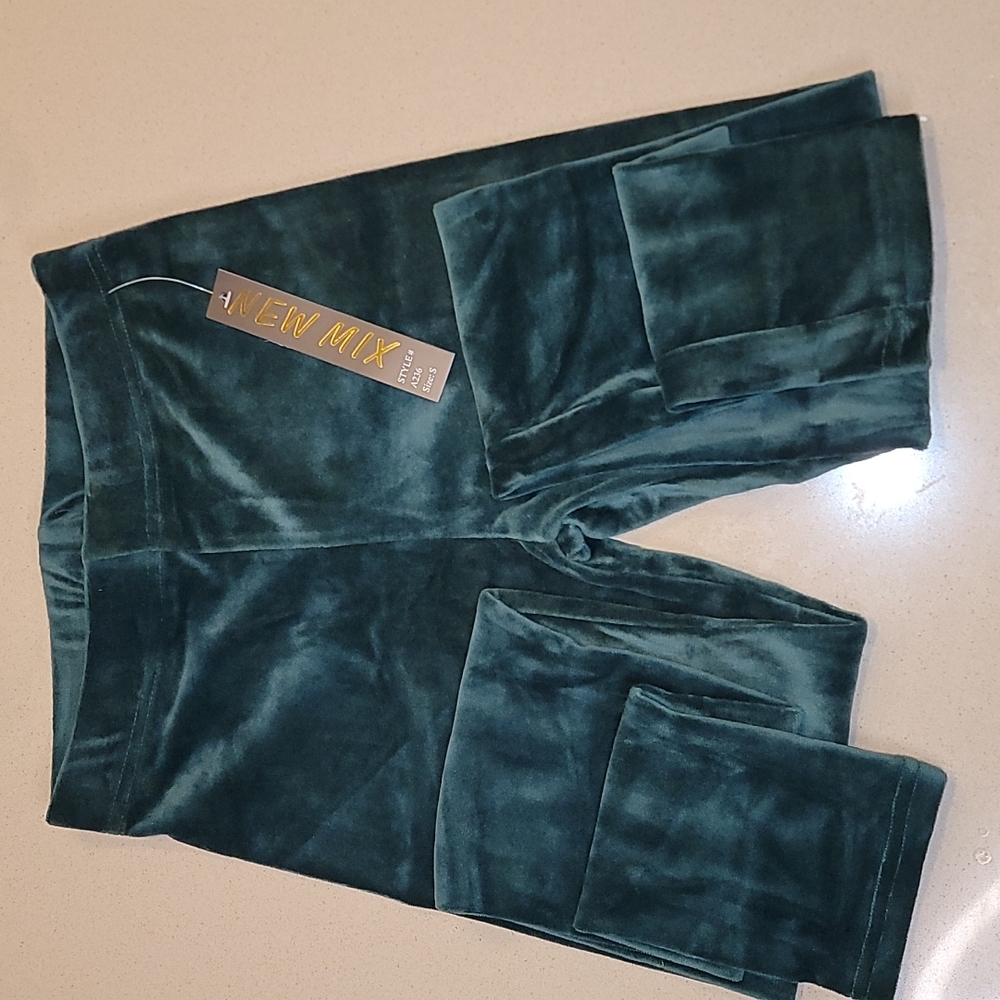 Hunter Green Solid Brushed Velour Velvet Leggings - Picture 9 of 12